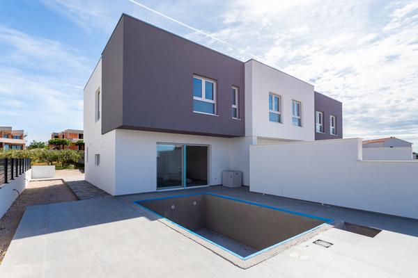 Vodice, modern sorházak projektje úszómedencékkel és saját kertekkel