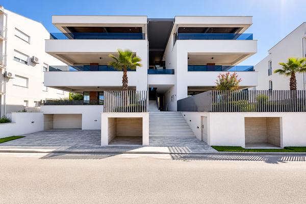 Zadar, Diklo'da, harika bir konumda bulunan altı adet üç odalı dairenin yer aldığı modern bina.