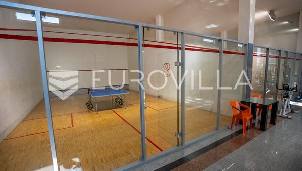 Đakovo, Zona Industrial, Prédio Comercial, 934 m²