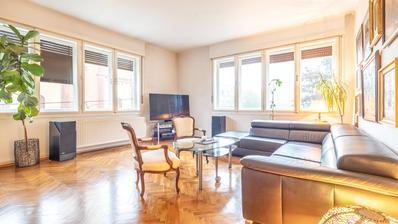 Zagreb, centar, prekrasan četverosoban stan u zgradi s liftom, 113 m²