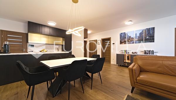 Osijek, Center, for sale fully furnished five-bedroom apartment 150 m²