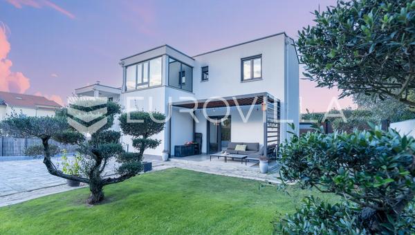 Istrien, Porec - Modernt möblerat hus med trädgård