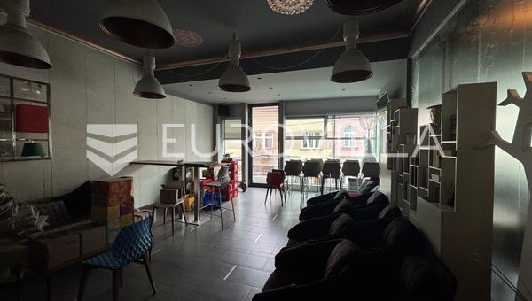 Đakovo, Centro, atraente espaço comercial de 45 m2