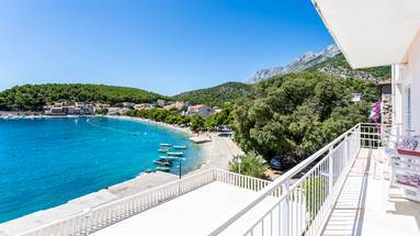 Drvenik, Makarska Riviera - multi-apartment house in the first row to the sea