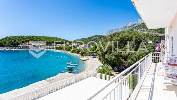 Drvenik, Makarska rivijera, više apartmanska kuća prvi red do mora