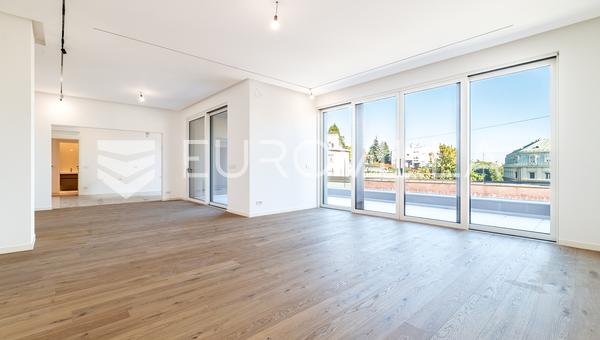 Langov Trg, Novakova luksuzna novogradnja, luksuzan ured 174 m², 2 garaže i spremište