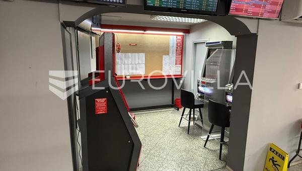 Karlovac, Centro, local comercial de 60 m², ubicación concurrida
