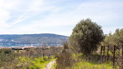 Trogir, Krban, byggnadstomt med havsutsikt