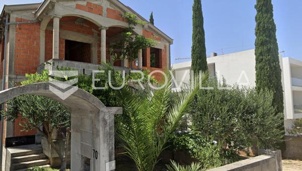 Zadar, Diklo – Kuća u roh-bau fazi s 6 stambenih jedinica i otvorenim pogledom na more