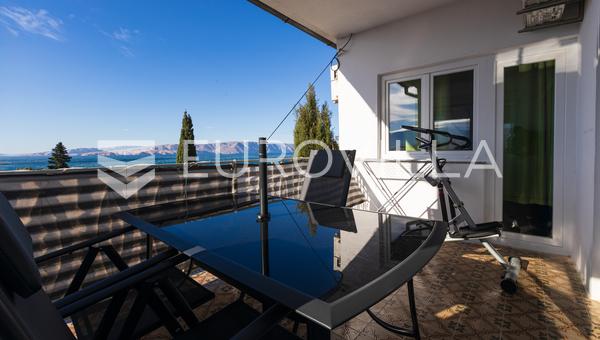 Senj'de, bahçeli ve deniz manzaralı 160 m² ev