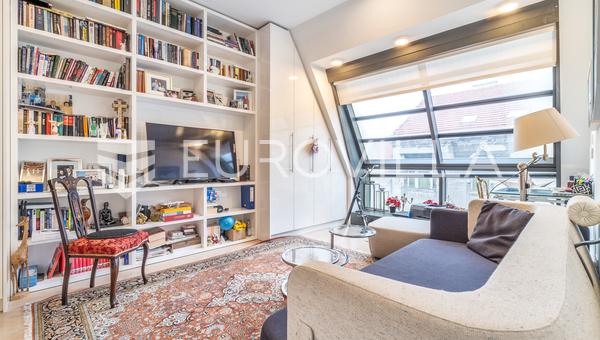 Belváros, luxus, kényelmes két szobás lakás 105 m² garázzsal.