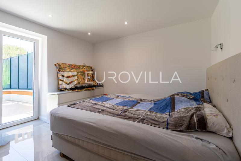 Istria, Pomer, casa ristrutturata con due appartamenti, edificio ausiliario e giardino paesaggistico - 14