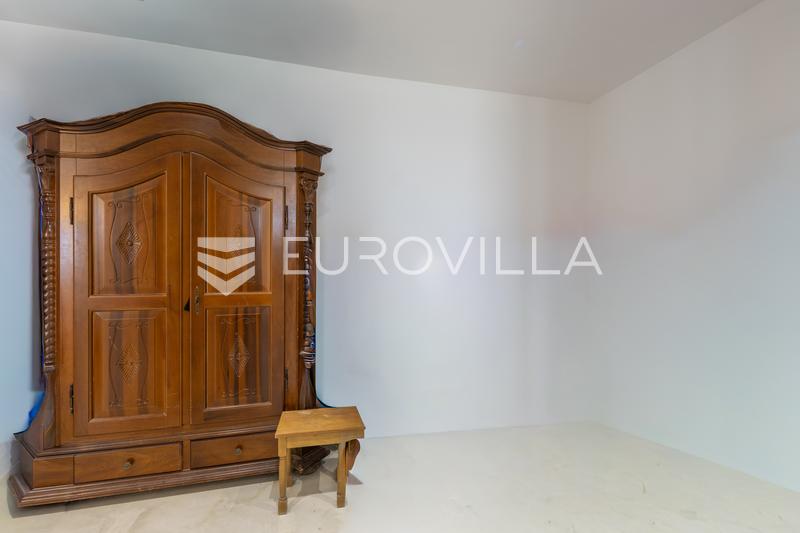 Istria, Pomer, casa ristrutturata con due appartamenti, edificio ausiliario e giardino paesaggistico - 10