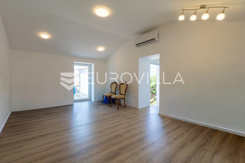 Istria, Pomer, casa ristrutturata con due appartamenti, edificio ausiliario e giardino paesaggistico - 23