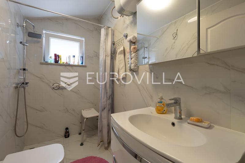 Istria, Pomer, casa ristrutturata con due appartamenti, edificio ausiliario e giardino paesaggistico - 30