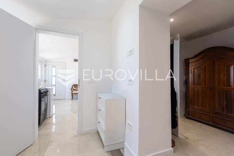 Istria, Pomer, casa ristrutturata con due appartamenti, edificio ausiliario e giardino paesaggistico - 12