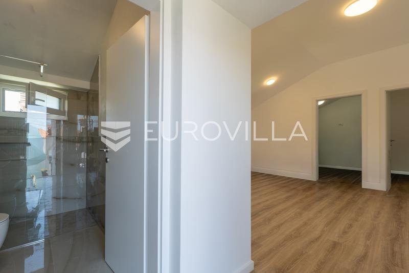 Istria, Pomer, casa ristrutturata con due appartamenti, edificio ausiliario e giardino paesaggistico - 19