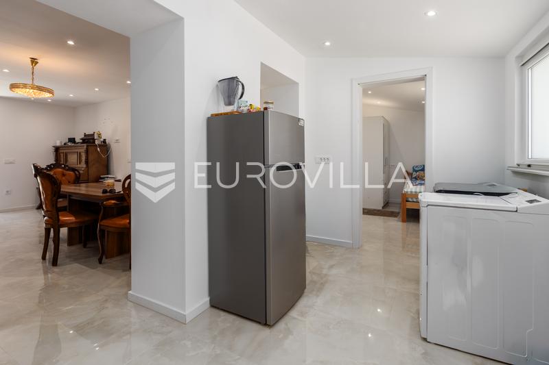 Istria, Pomer, casa ristrutturata con due appartamenti, edificio ausiliario e giardino paesaggistico - 6