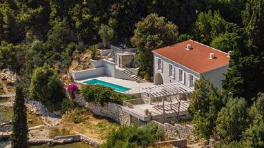 Trogir, beautiful Dalmatian villa in the first row to the sea