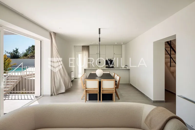 Trogir, predivna dalmatinska vila u prvom redu do mora 28