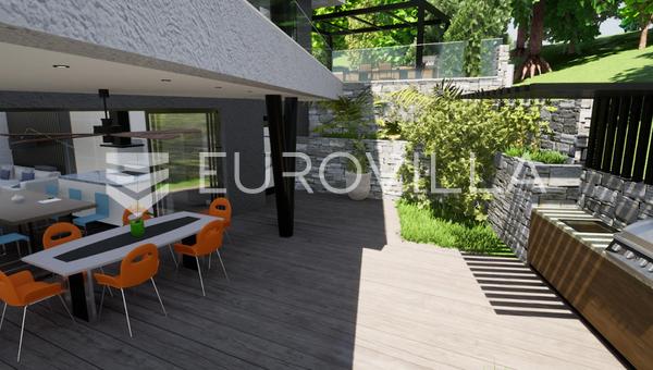 Rijeka, Kozala, YENİ BİNA, lüks dört odalı daire 96m², özel bahçeli, garajlı, otoparklı.