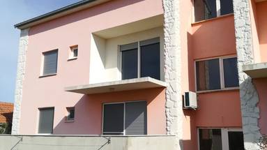 Šolta, Gornje Selo, a two-bedroom south-facing apartment in a smaller residential building.