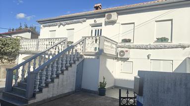 Jadranovo, house with three apartments, sea view, parking and garden, close to the sea