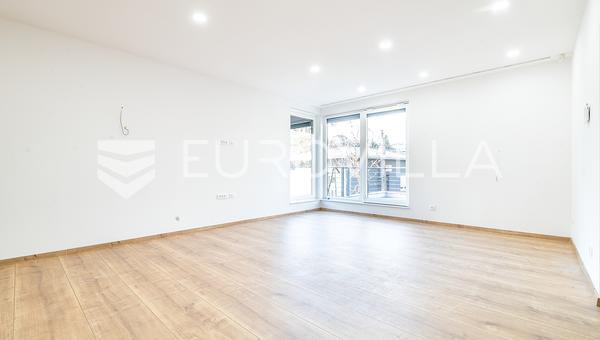 Zagreb, Mlinovi, luksuzan četverosoban stan 152 m² u duplex kući s garažom