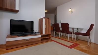 Kastav, Brestovice, trosoban stan 75 m² s velikom ograđenom terasom, dugoročni najam