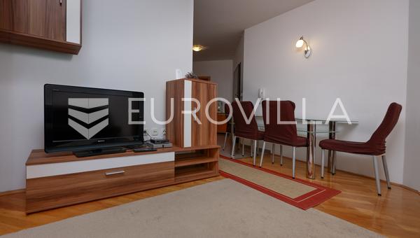 Kastav, Brestovice, apartamento de dos habitaciones de 75 m² con una gran terraza cerrada