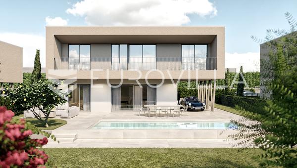 Istria, Kastelir, terreno edificable de 808m2 con proyecto y permiso de construcción vigente.
