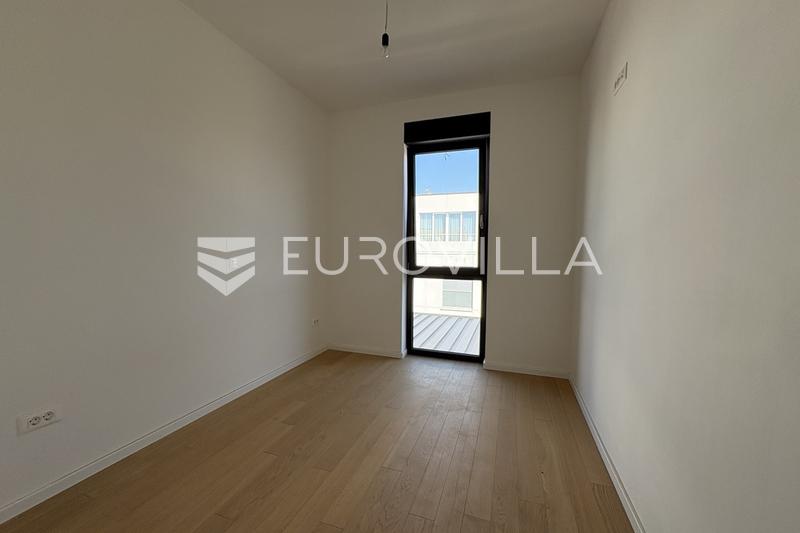Brodarica, un appartamento su due livelli con due camere da letto, terrazza e giardino - 10