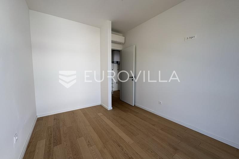 Brodarica, un appartamento su due livelli con due camere da letto, terrazza e giardino - 9