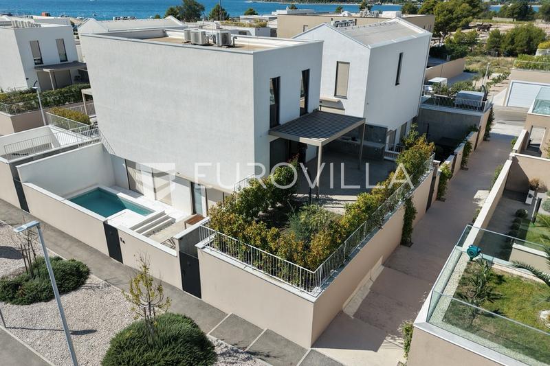 Brodarica, un appartamento su due livelli con due camere da letto, terrazza e giardino - 18
