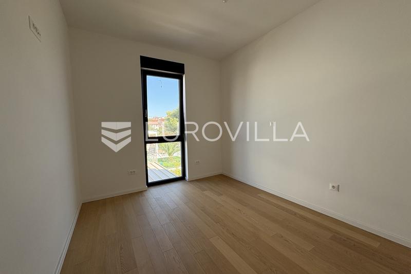 Brodarica, un appartamento su due livelli con due camere da letto, terrazza e giardino - 8