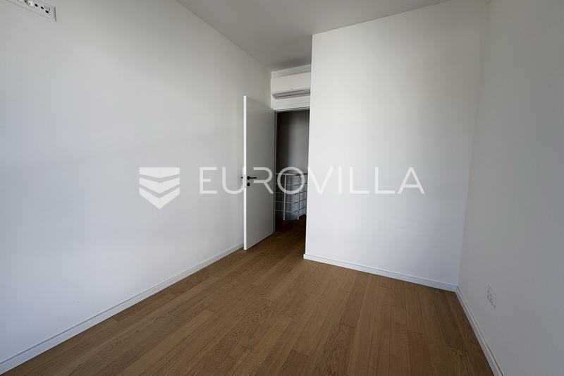 Brodarica, un appartamento su due livelli con due camere da letto, terrazza e giardino - 11