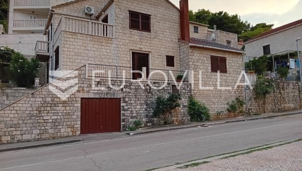 Brač, Pučišća, kamena kuća