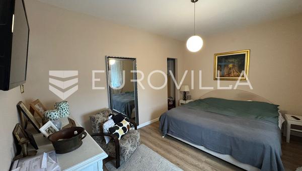 Djakovo, moderno apartamento de tres habitaciones con balcón, 83 m²