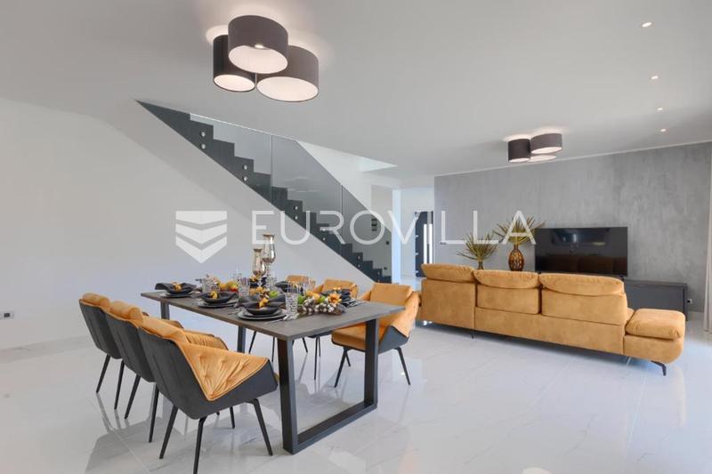 Istra, Barban, dugoročni najam kuće s bazenom okružena šumom