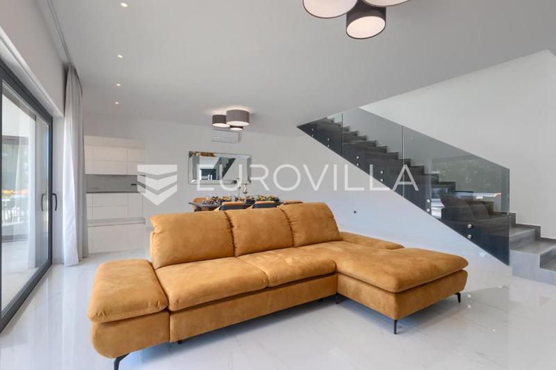 Istra, Barban, dugoročni najam kuće s bazenom okružena šumom