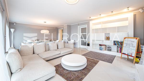Zágráb, Vrhovec, modern családi ház 419 m²