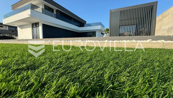 Zadar, Zemunik Gornji, krásná vila s bazénem a zahradou