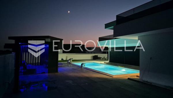 Zadar, Zemunik Gornji, linda moradia com piscina e jardim