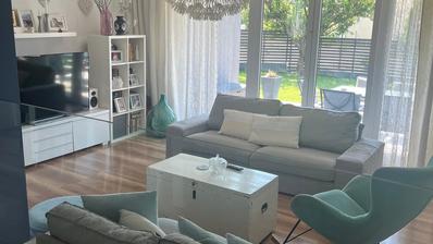 Dugo Selo, modern, alacsony energiafelhasználású ház 280 m² garázzsal és telekkel.