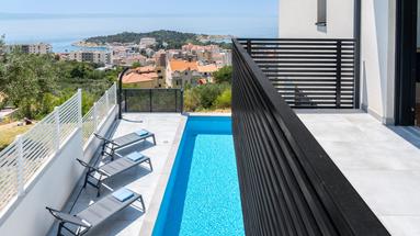 Makarska, two-story, three-room apartment, with pool
