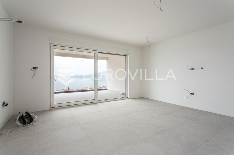 Čiovo, Okrug Gornji, dvosoban stan na drugom katu s pogledom na more