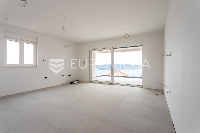 Čiovo, Okrug Gornji, dvosoban stan na drugom katu s pogledom na more