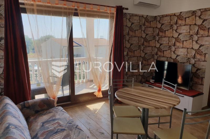 Istria, Zona Parenzo - Casa con 5 Appartamenti, Piscina e Ampio Giardino - 4