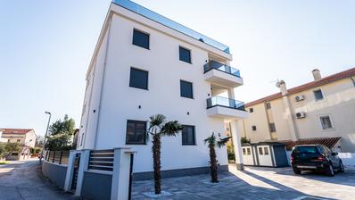 Vodice, Srima, mooi huis op 50 meter van de zee