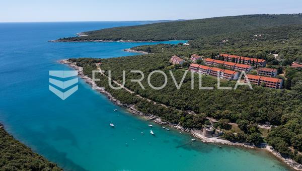 Istrie, Duga Uvala - 2ème étage, appartement rénové dans un complexe avec vue sur la mer, à 150 m de la mer